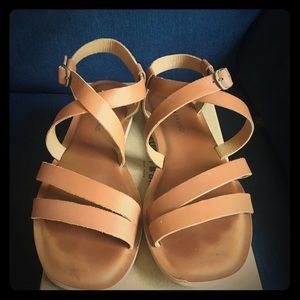 Lucky Brand “Alzana” Size 7 Summer Sandal!